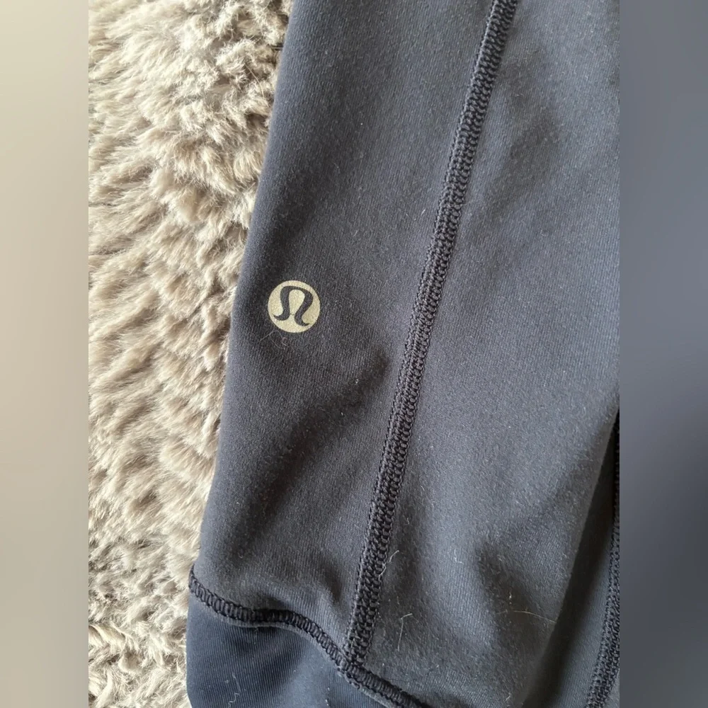 LULULEMON Women's Nothing to Hide Rouched Cropped Navy Leggings Size 4